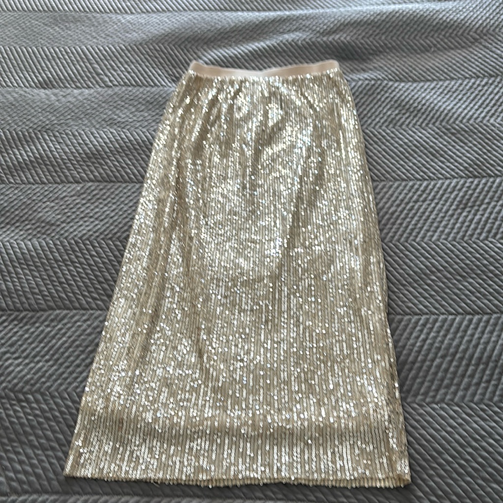 Woman’s Sequence Long Skirt Gold In Color In Excellent Condition